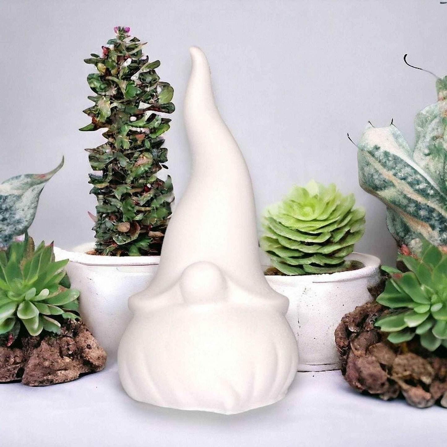 Dwarf and elf decorations – Handmade figures with symbolic power