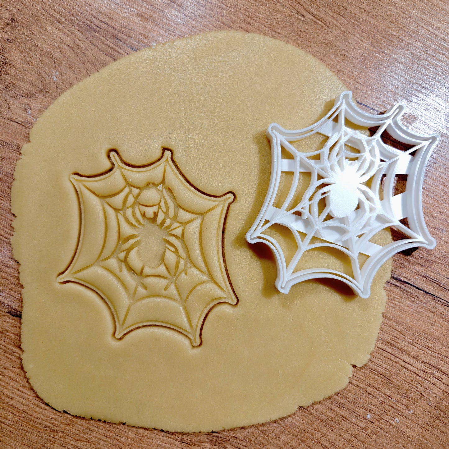 Halloween Keksausstecher Spinnennetz – Ausstechform für unvergessliche Halloween-Feste