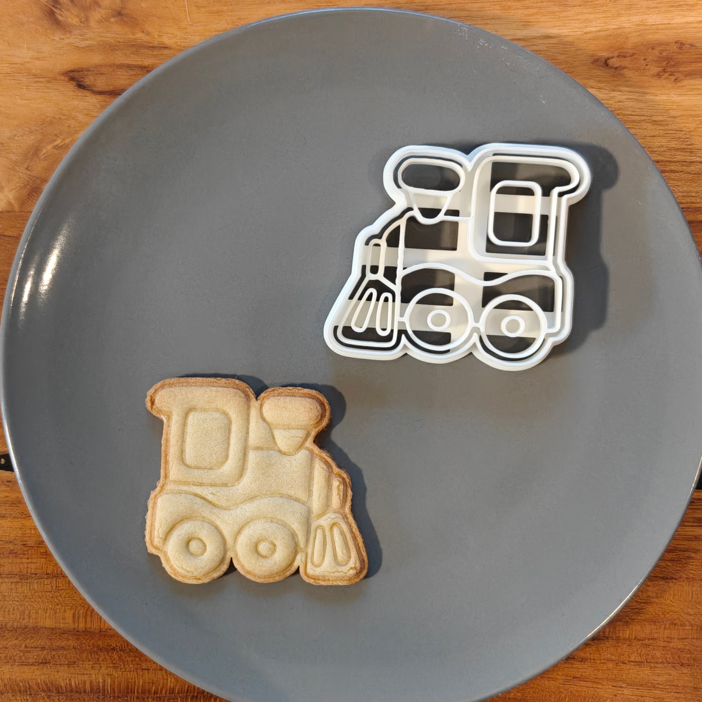 Locomotive cookie cutter, cookie cutter