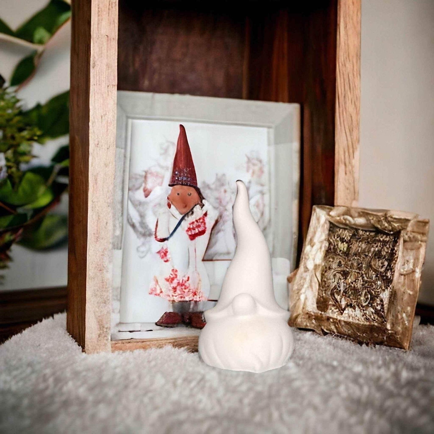 Dwarf and elf decorations – Handmade figures with symbolic power