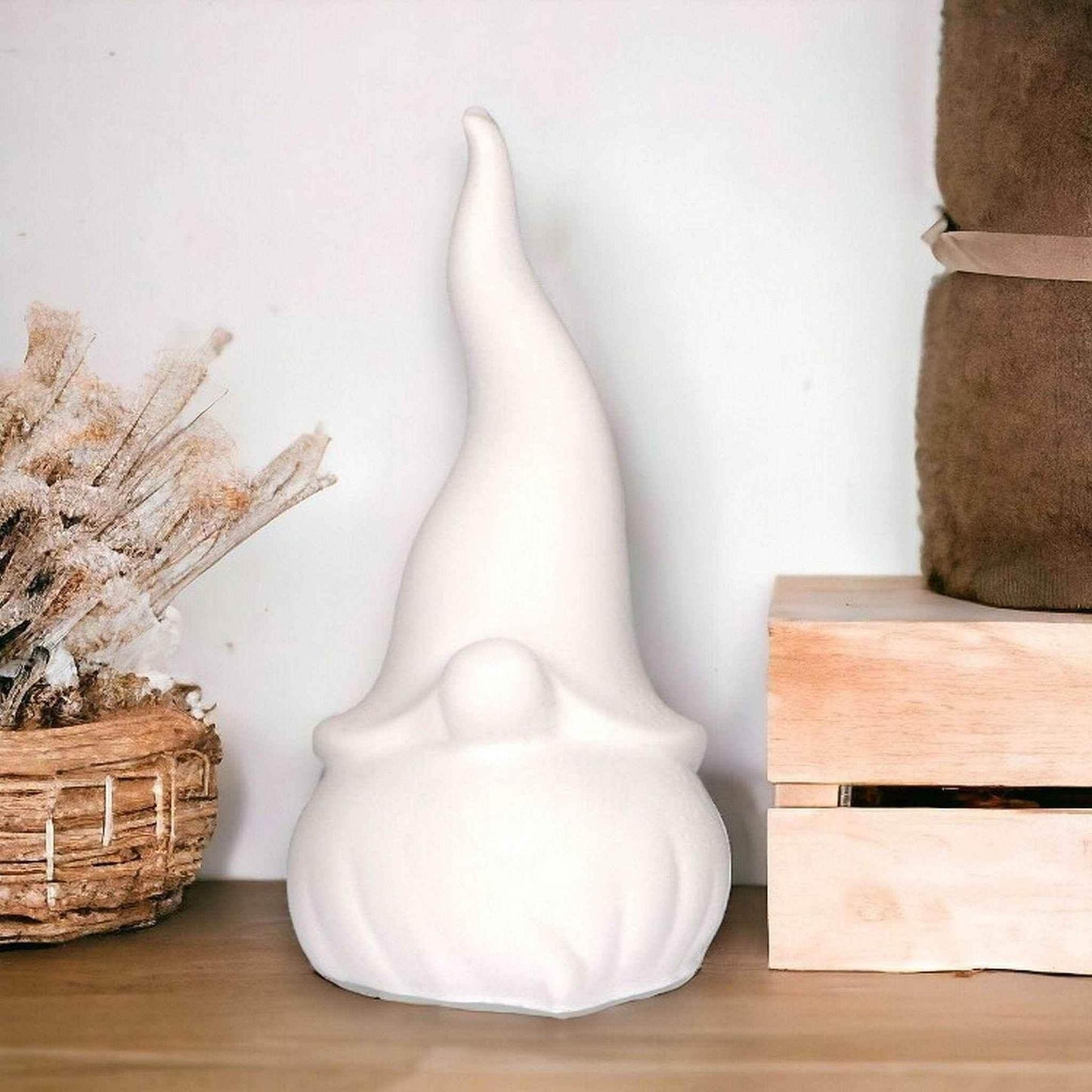 Dwarf and elf decorations – Handmade figures with symbolic power