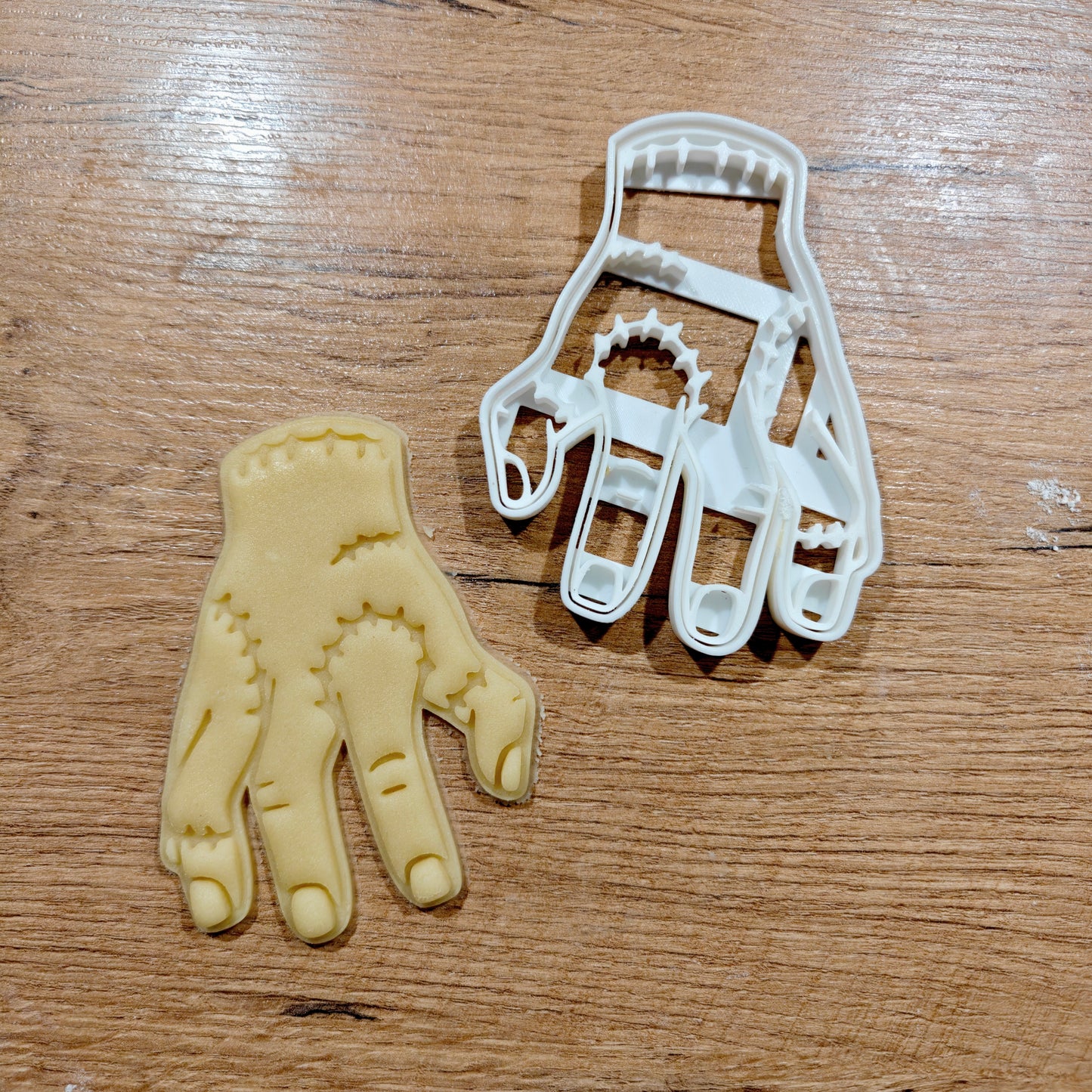 Halloween Ausstechform Zombiehand - Köstliche Kekse zaubern